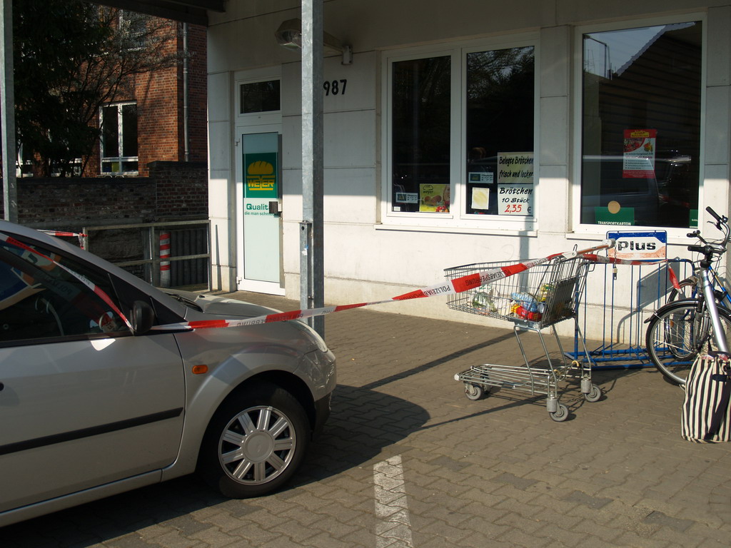 Messerstecherei Koeln Duennwald Berlinerstr P28.JPG